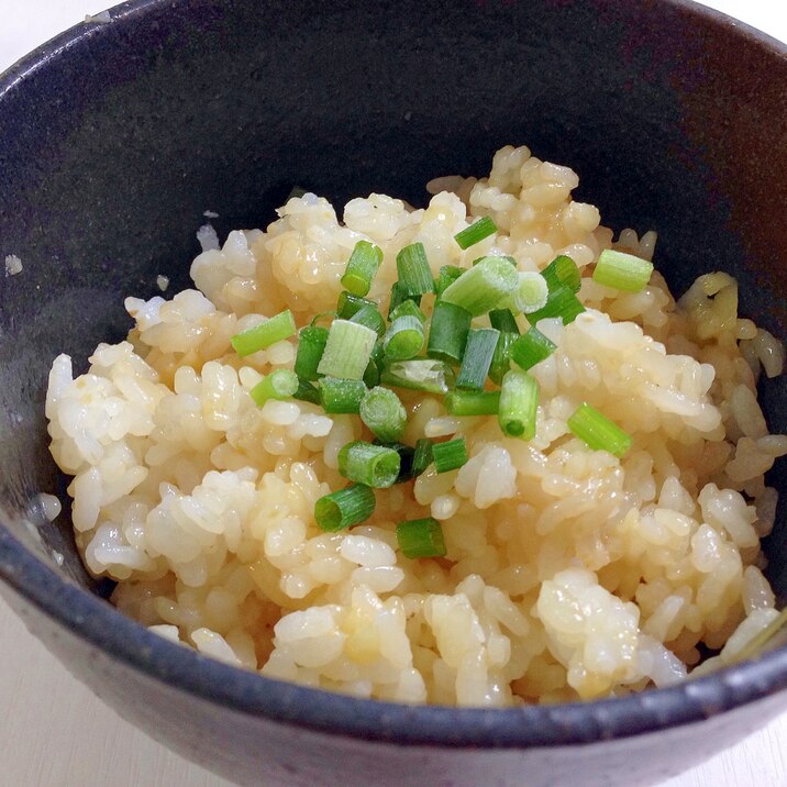 混ぜるだけで簡単☆昆布つゆのとろけるチーズご飯